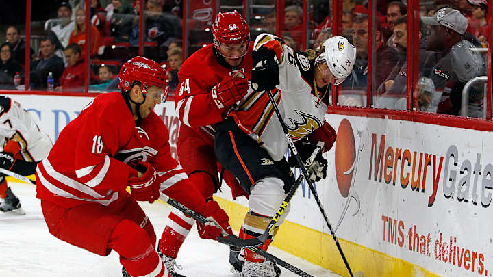 Hagelin's 3-point night lifts Ducks past Hurricanes, 4-1 Hagelin's 3-point night lifts Ducks past Hurricanes, 4-1