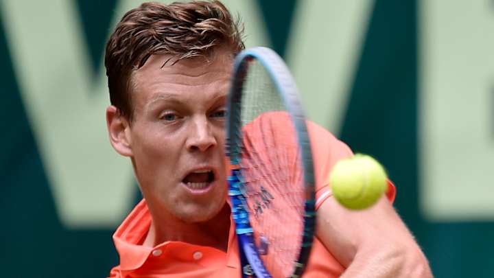 Federer advances to quarterfinals of Gerry Weber Open