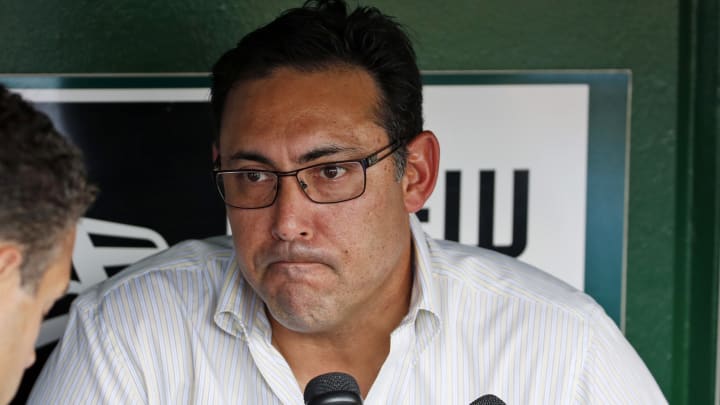 Phillies GM apologizes to fans for disparaging comments