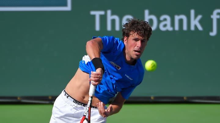Robin Haase beats top-seeded Feliciano Lopez at Estoril Open
