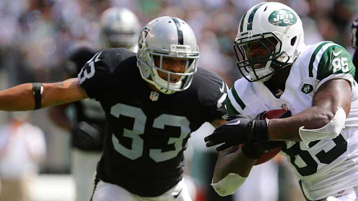 Former Raiders safety Tyvon Branch signs with Chiefs