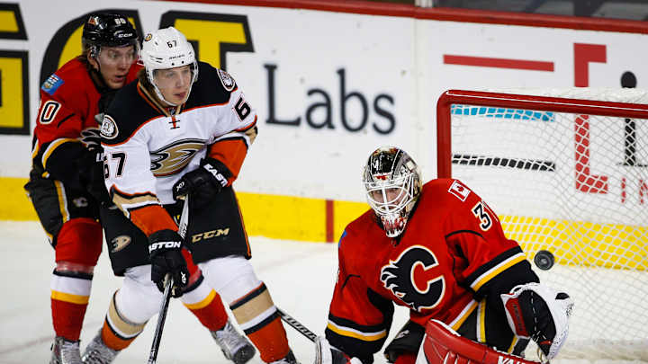 Flames' home win streak ends at 11 with 1-0 loss to Ducks