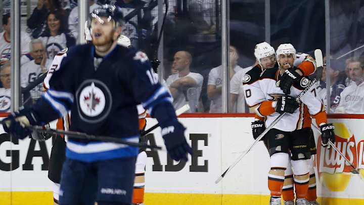 Ducks sweep Jets with 5-2 victory