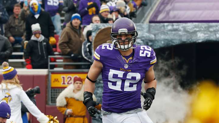 Report: Linebacker Chad Greenway takes pay cut to stay with Vikings