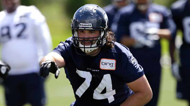 Report: Eagles release G John Moffitt