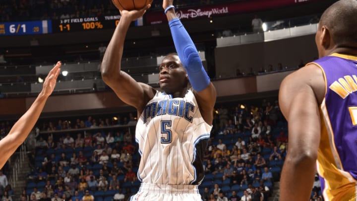 Magic's Oladipo leaves game vs Lakers with concussion