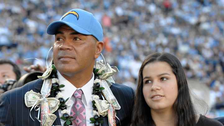 Hall of Fame bars Seau's daughter from comments