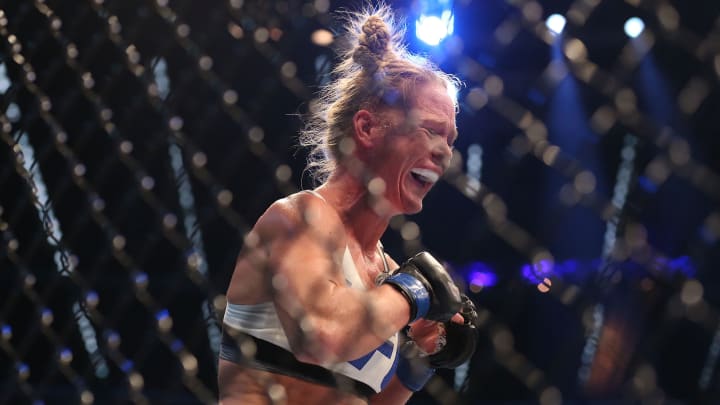 Holly Holm upsets Ronda Rousey by KO, claims UFC title
