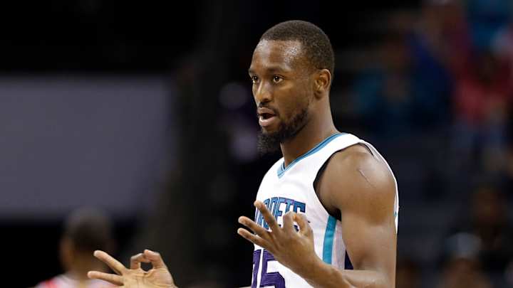 Walker, Lin lead unbeaten Hornets over Bulls 94-86