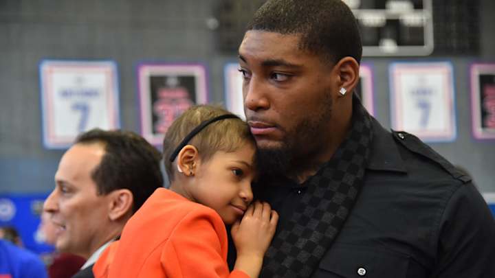 Devon Still to accept daughter Leah’s ESPYS award on her behalf Devon Still to accept daughter Leah’s ESPYS award on her behalf