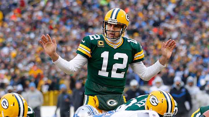 Report: Packers' Aaron Rodgers has slight tear in calf, expected to play