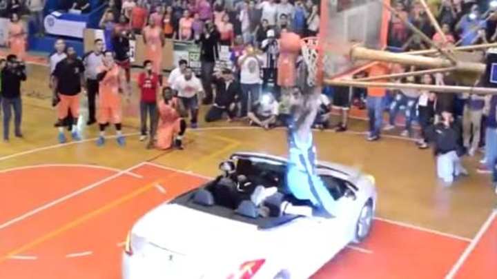 Mexican league player not as good at dunking as Blake Griffin Mexican league player not as good at dunking as Blake Griffin