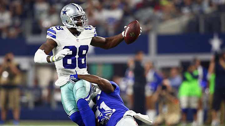 Cowboys WR Dez Bryant out 4–6 weeks with broken bone in foot Cowboys WR Dez Bryant out 4–6 weeks with broken bone in foot