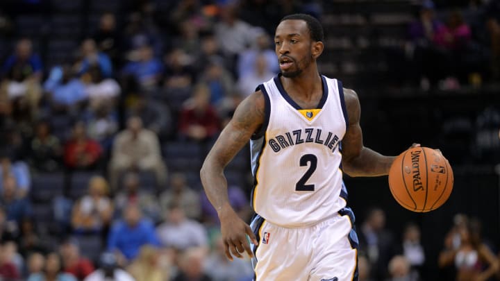 Report: Grizzlies waive Russ Smith, sign Ryan Hollins