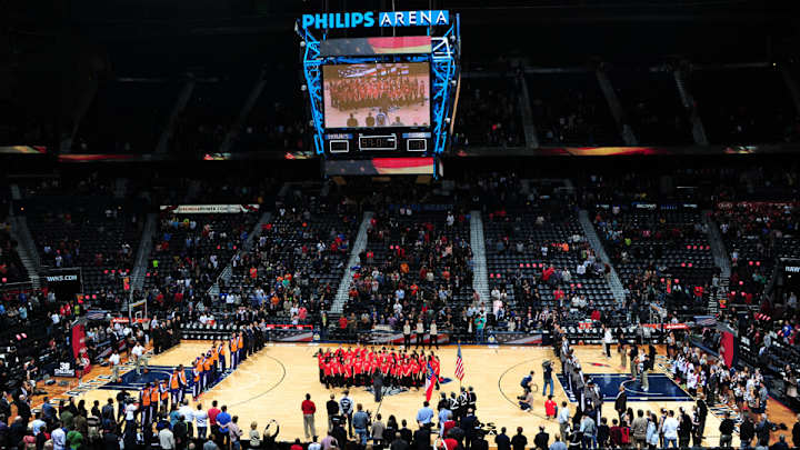 Bank robbers steal more than $4 million, buy suite at Hawks game