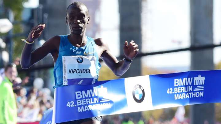 Kenya's Eliud Kipchoge wins 2015 Berlin Marathon in 2:04:01