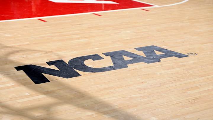 Bowling Green basketball game delayed due to broken buzzer Bowling Green basketball game delayed due to broken buzzer