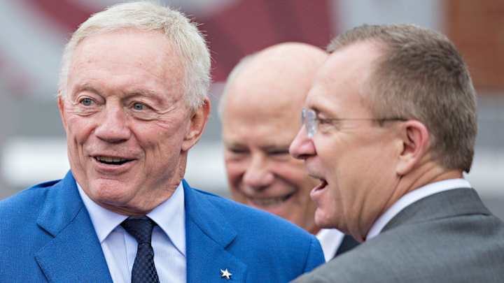 Jerry Jones, wife donate $10.65 million to alma mater Arkansas