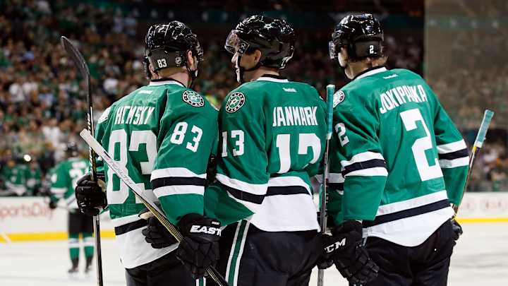 Niemi, Stars shut out Penguins 3-0 in season opener Niemi, Stars shut out Penguins 3-0 in season opener