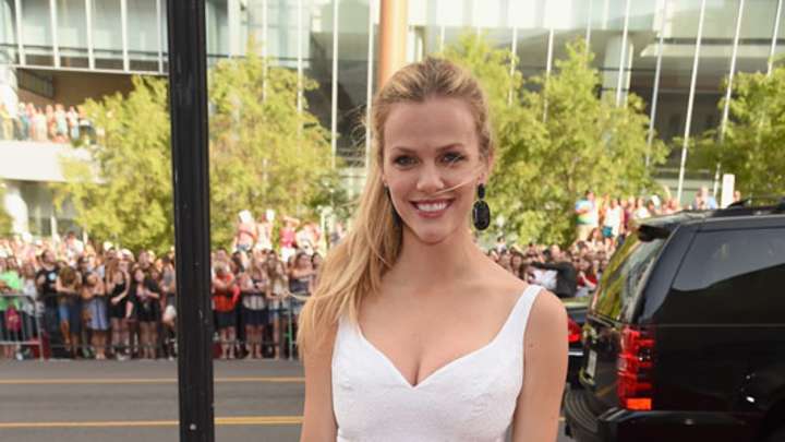 Monday's A.M. Hot Clicks; Brooklyn Decker; Masters Round-Up
