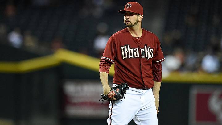 Astros acquire relief pitcher Oliver Perez from Diamondbacks