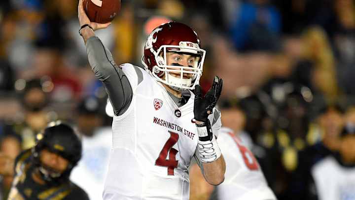 Washington State QB Luke Falk leaves game vs No. 18 UCLA