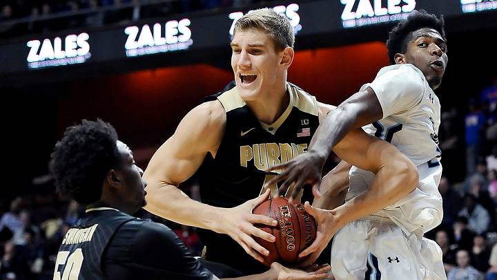 No. 21 Purdue dominates Old Dominion 61-39