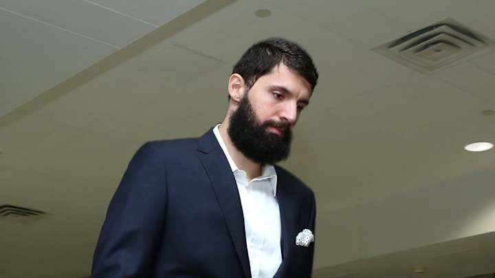 Mirotic available for Chicago Bulls in Game 4