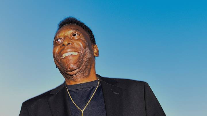 Pele hospitalized after prostate surgery