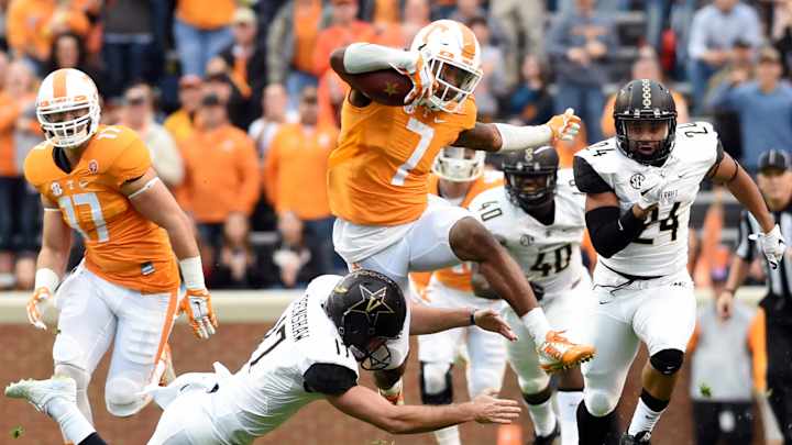 Dobbs, Hurd help Tennessee trounce Vanderbilt 53-28