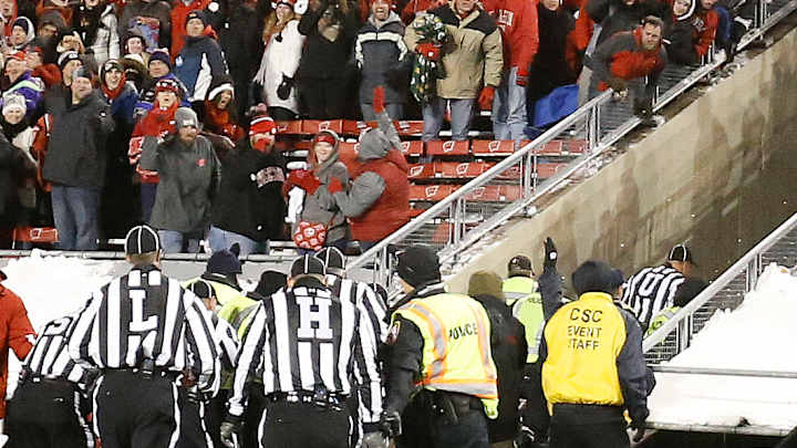 Wisconsin AD: 'Never acceptable' to throw items from stands