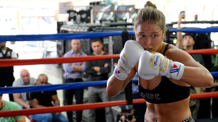 Victor Ortiz: Ronda Rousey would beat Floyd Mayweather in a UFC fight Victor Ortiz: Ronda Rousey would beat Floyd Mayweather in a UFC fight