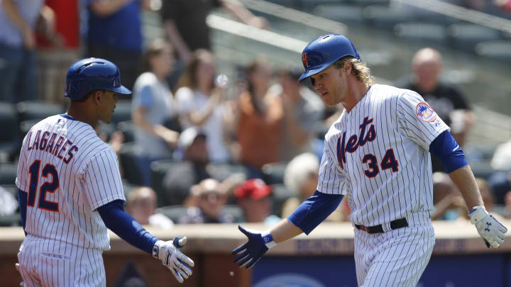 Syndergaard dazzles with bat and glove, Mets sweep Phillies