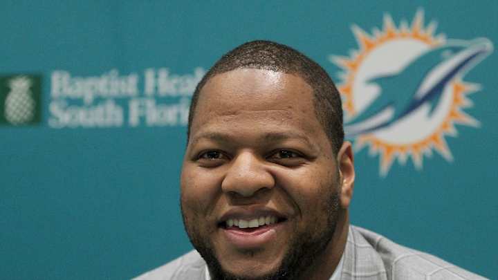 Report: NFL clears Dolphins of tampering with Ndamukong Suh