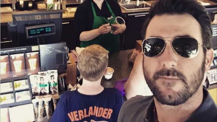 Justin Verlander took a selfie with an unsuspecting fan