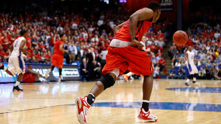 March Madness' first 'shining moment': Dayton player losing shorts