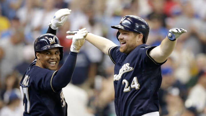 Braun, Lind hit 2-run HRs in 8th, Brewers hold off Twins