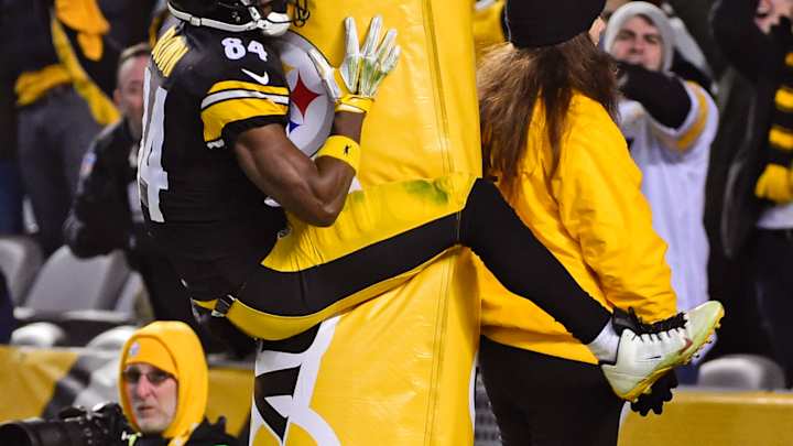 Steelers' Brown fined $11,576 for goal-post celebration
