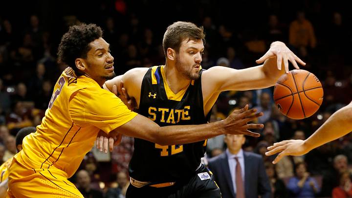 South Dakota State dominates Minnesota 84-70 South Dakota State dominates Minnesota 84-70