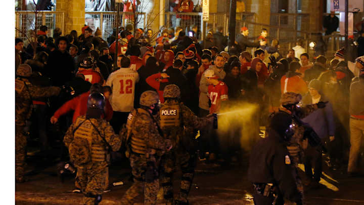 Cops use tear gas to disperse Ohio State fans following national title win