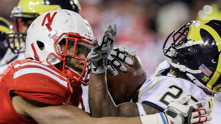 Huskers LB Santos won't return; 2 other players to transfer