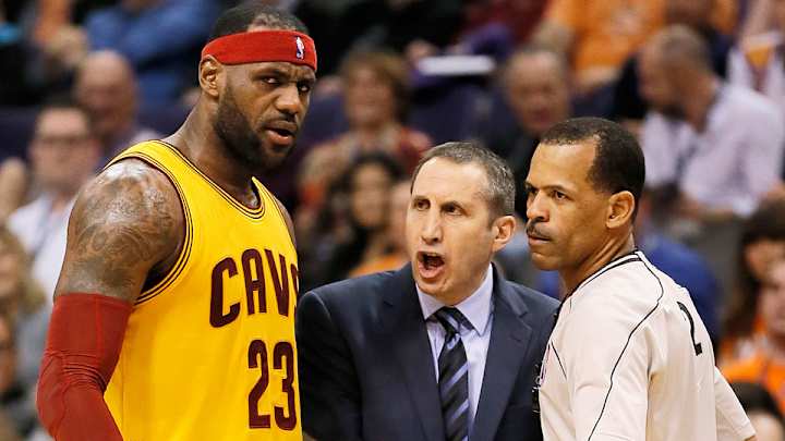 Video: LeBron James pushes coach David Blatt during loss at Suns