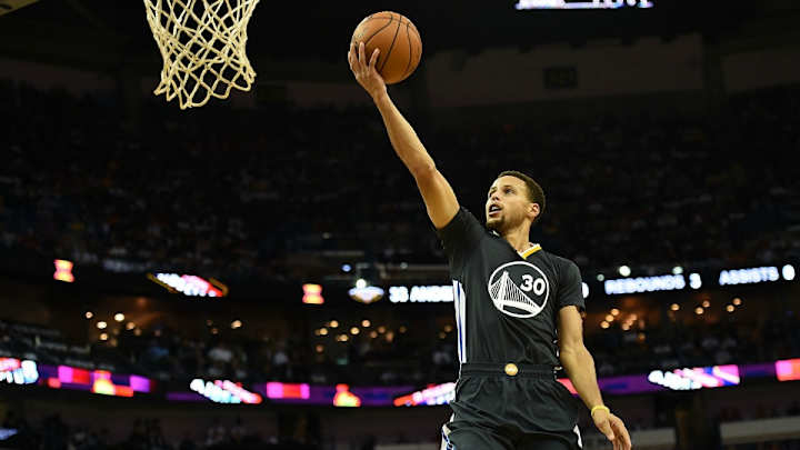 Stephen Curry puts on a zebra mask to avoid crowds at mall Stephen Curry puts on a zebra mask to avoid crowds at mall