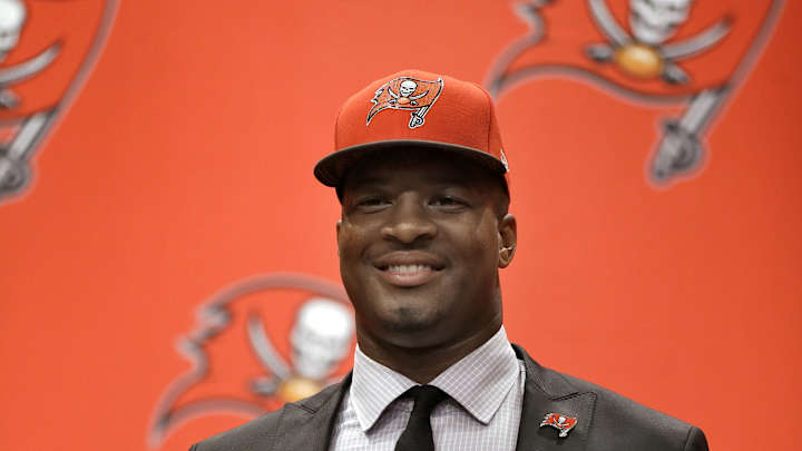Winston signs 4-year contract with Buccaneers