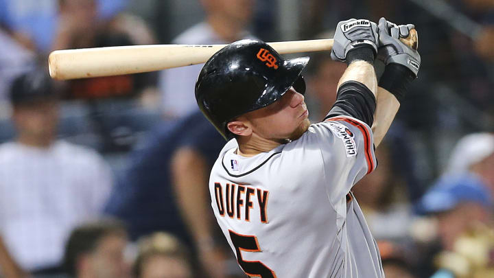 Bumgarner, Tomlinson lead Giants in 6-1 victory over Braves