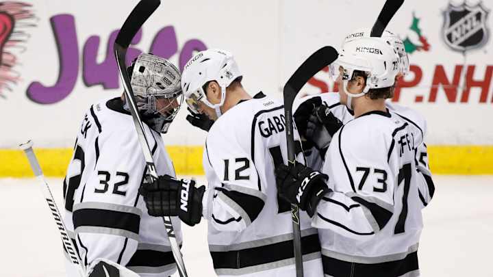 Quick bounces back, Kings beat Panthers 3-1