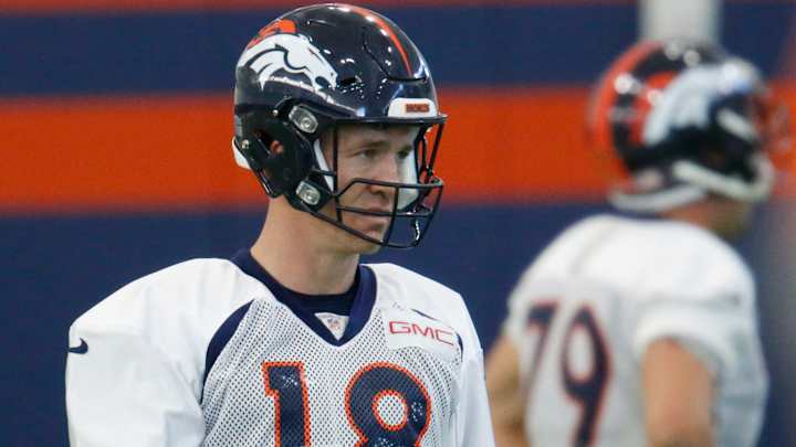 Peyton Manning watches Friday practice
