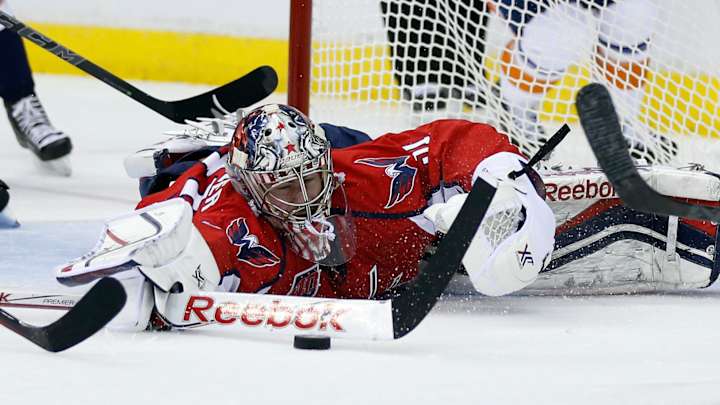 Ovechkin, Backstrom lead Caps past Isles 4-3 in Game 2