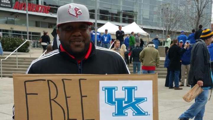 Louisville fans are not welcoming Kentucky fans with open arms Louisville fans are not welcoming Kentucky fans with open arms