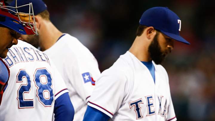 Abreu homers, Sale cruises as White Sox top Rangers 9-2